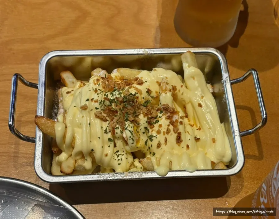 피자와 곁들인 마약 콘치즈