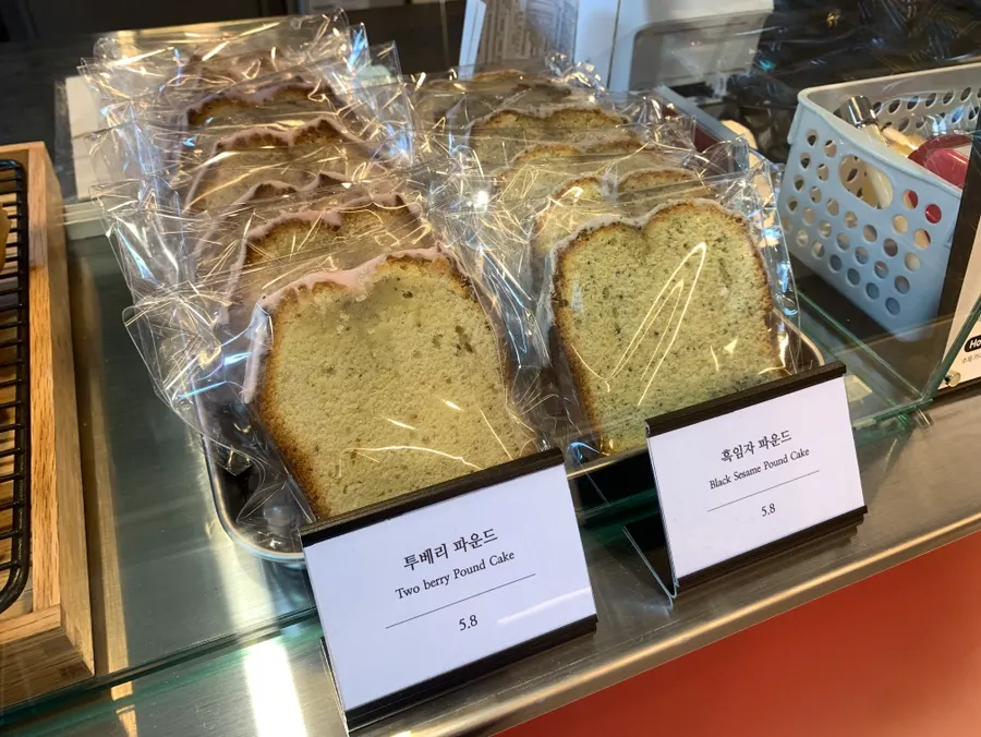 선물용 머핀과 파운드케이크 디저트