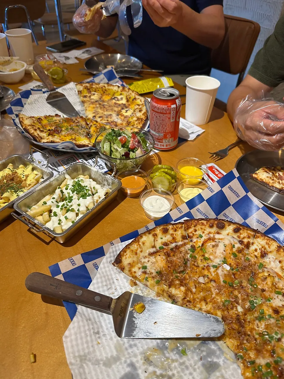 Half-and-half pizza and side set