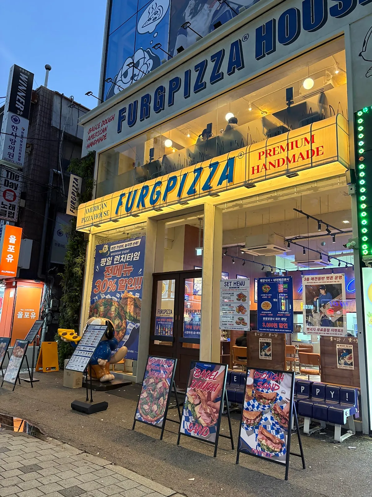 Pug Pizza House Sillim Branch exterior lit up at night