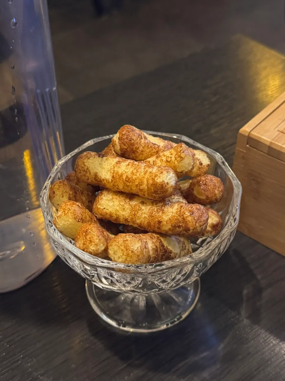 Complimentary snacks and crackers at Hwarong Jujeom