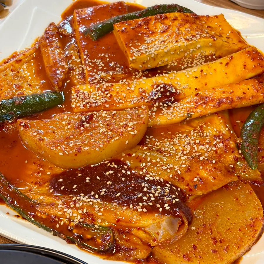 Gaori-jorim porsi kecil dan banchan