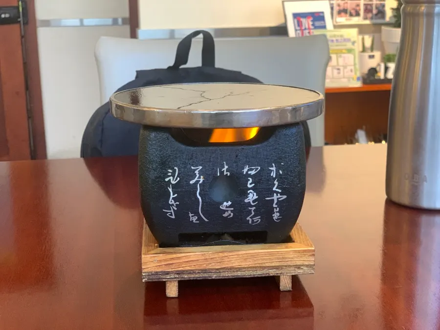 개인 화로에서 굽는 스테키
