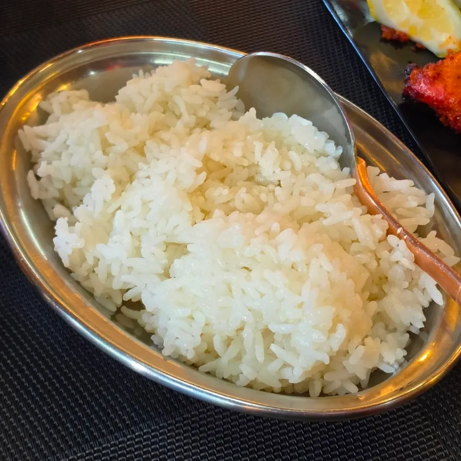 치킨 티카머살러 커리와 난