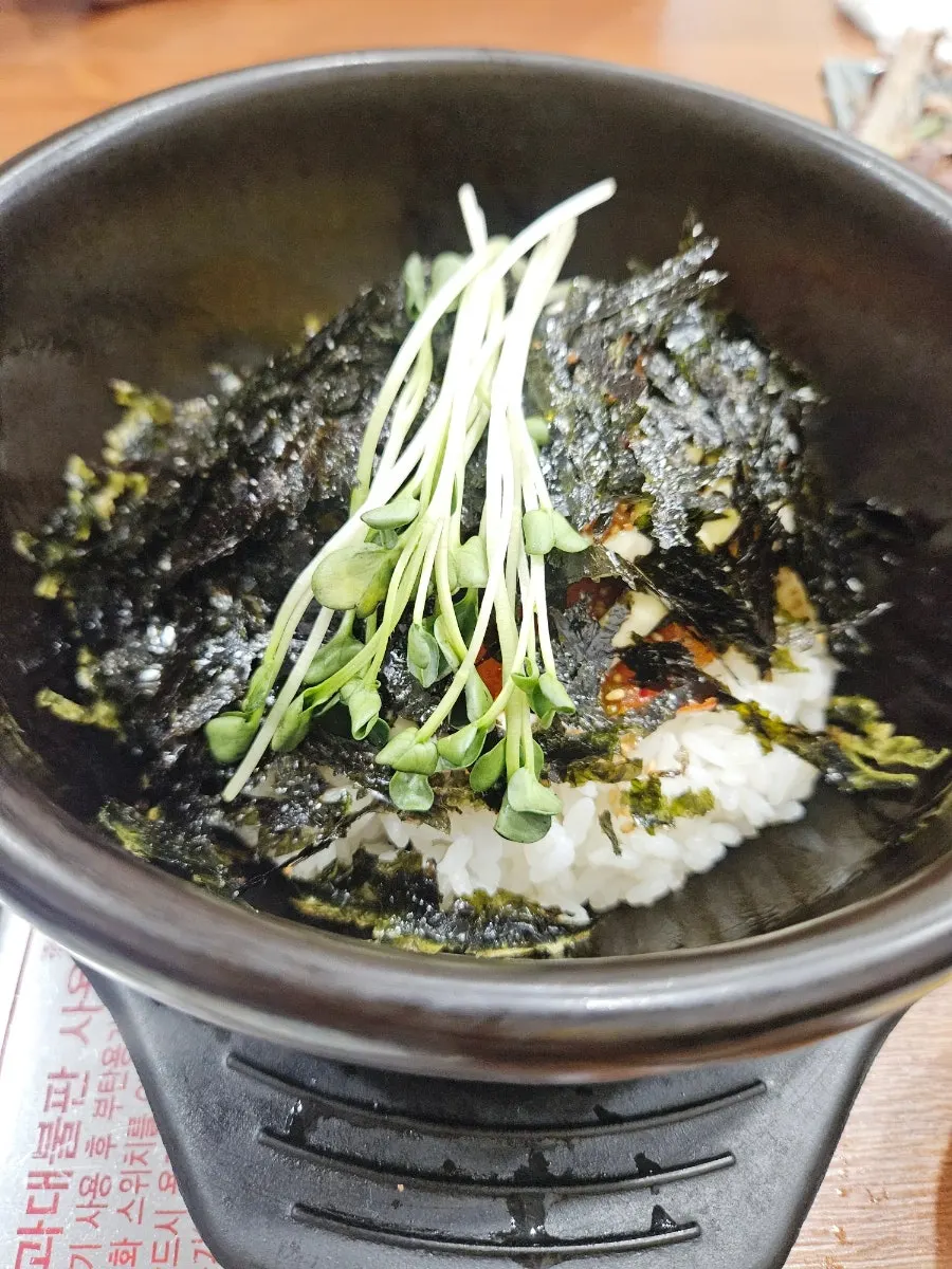 セットに含まれる石鍋のイクラご飯