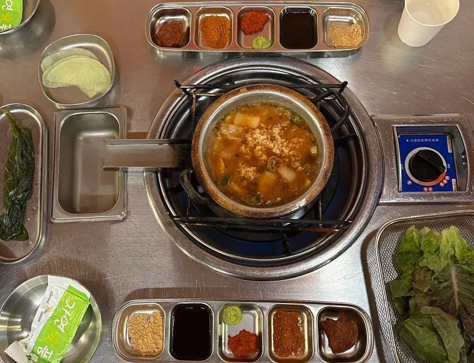 Basic table setting including doenjang sul-bap