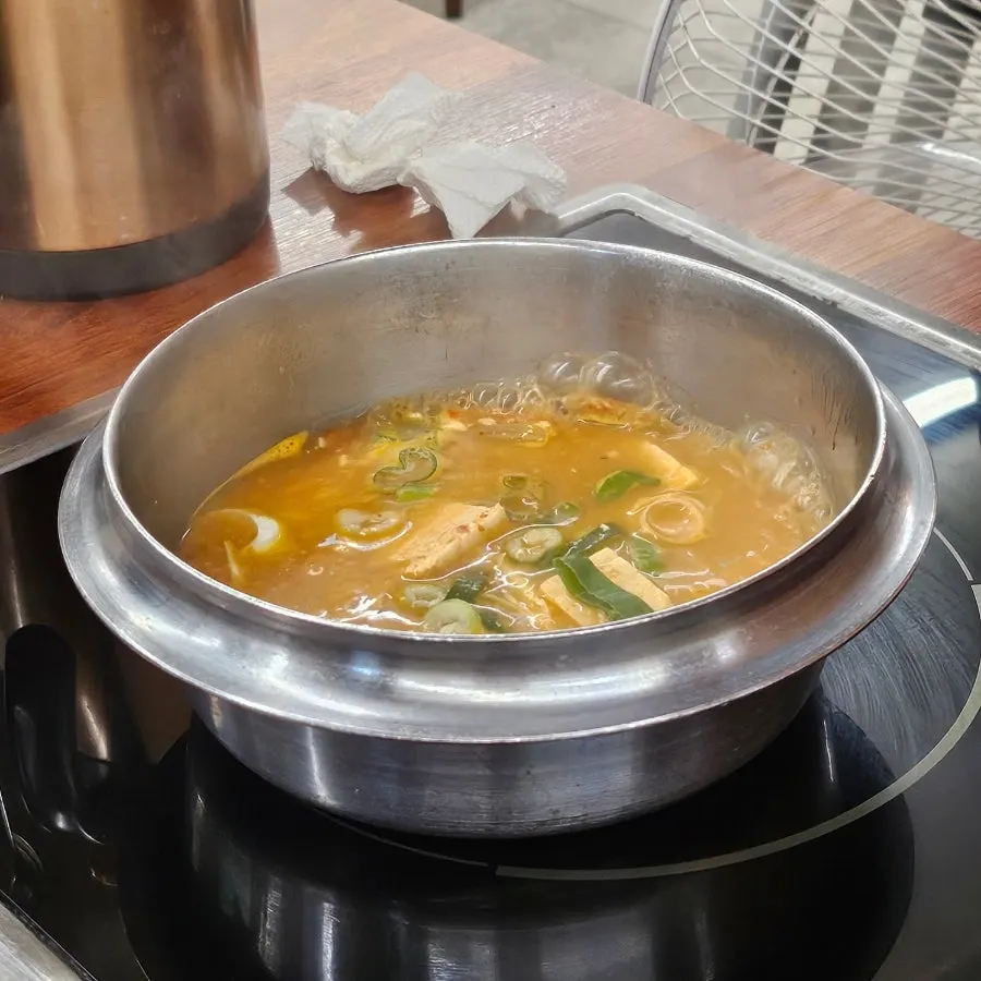 Nurungji made by adding water to the stone pot