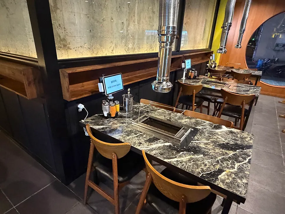 Clean interior seating at Simya Kkochi