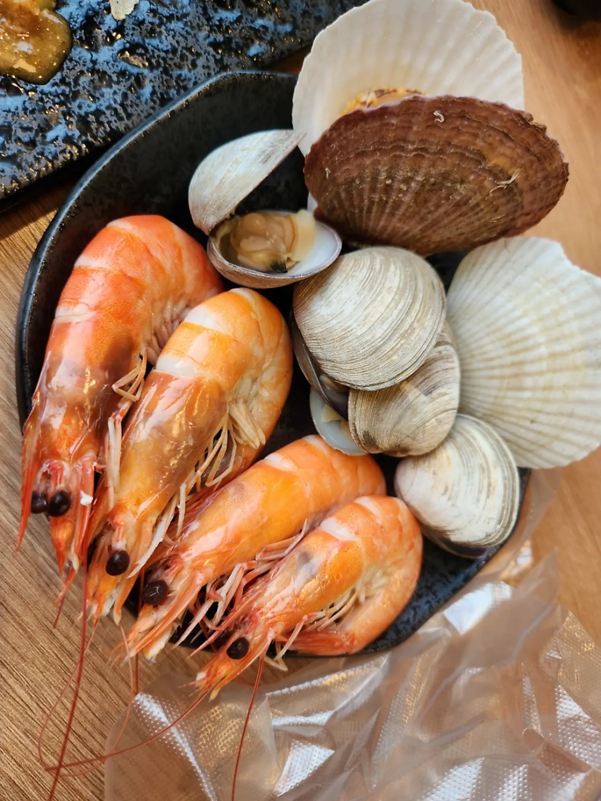 껍질을 깐 제철 새우찜