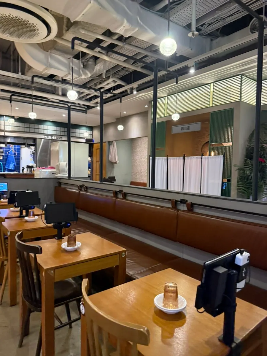 Exotic interior decor at Sinbok Myeongwan Gangnam