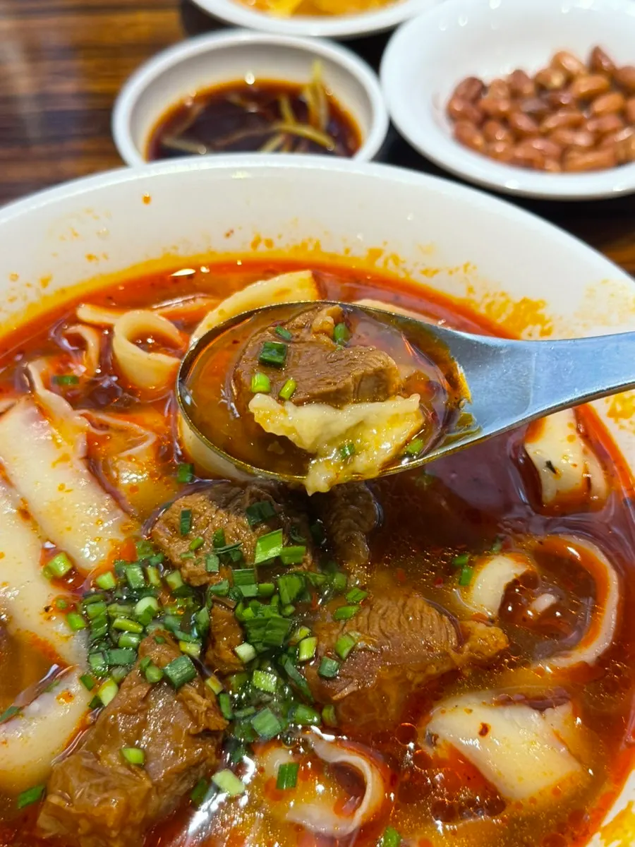 Tender beef inside the beef knife-cut noodles