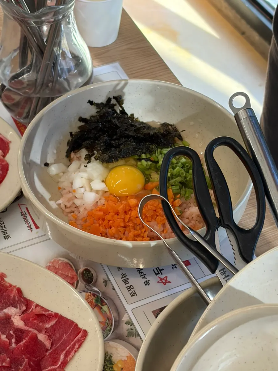 샤브샤브용 고기 두 접시