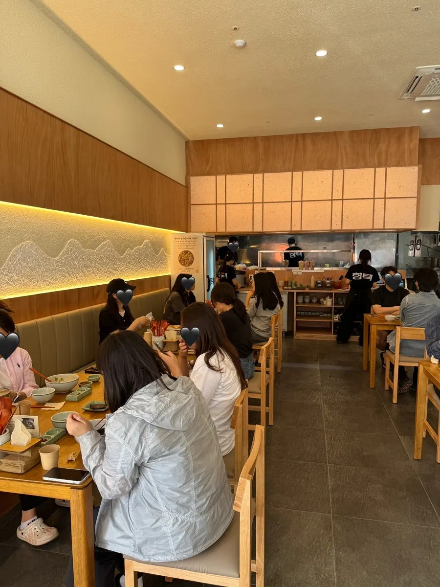 Interior design at Hyangtaek Cheonan Buldang Branch