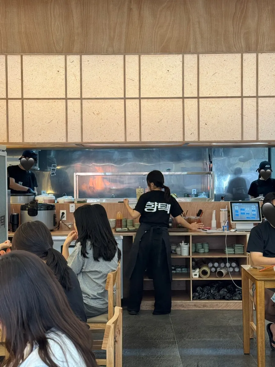 Table layout inside Hyangtaek Cheonan Buldang Branch
