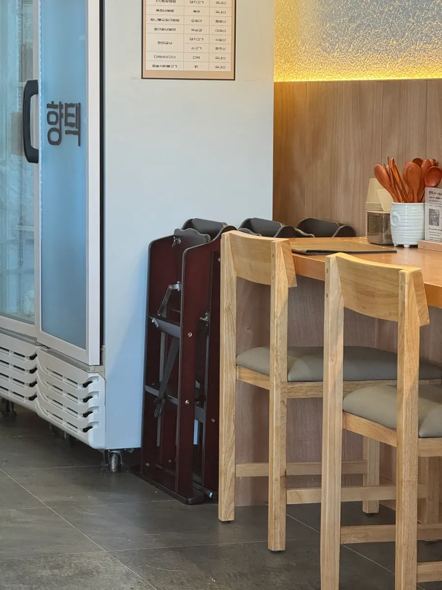 Indoor atmosphere at Hyangtaek Cheonan Buldang Branch