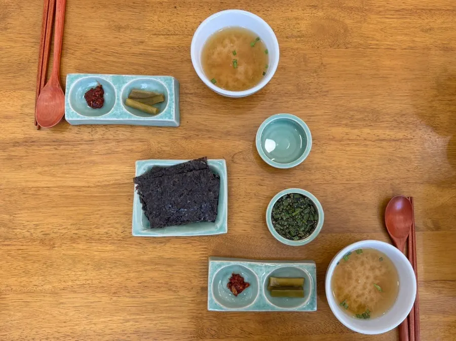 Wide shot of Hyangtaek's menu information