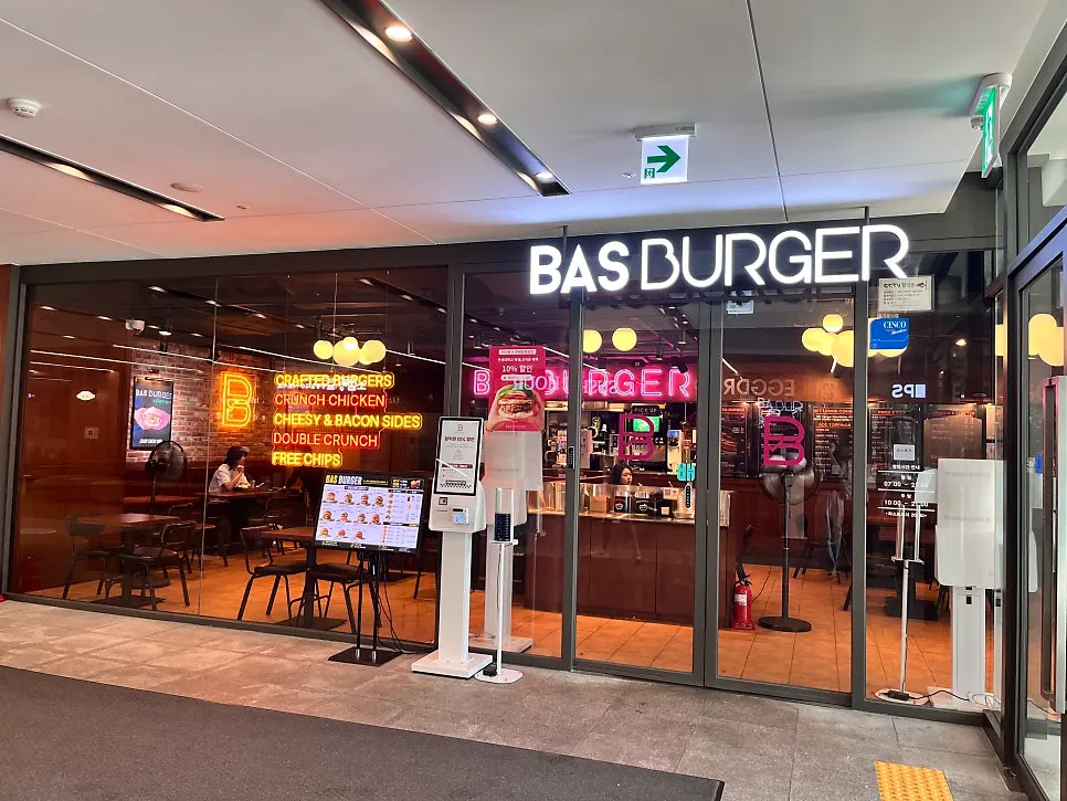 Walking route to Bas Burger Yonsei Cancer Hospital Branch near Seodaemun Station