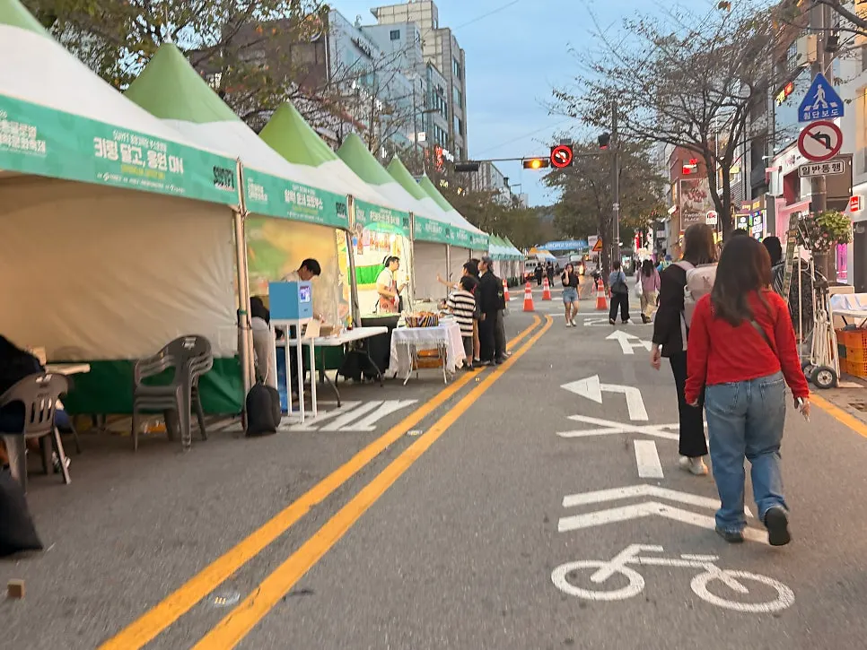 Festival booths in Sinchon winding down for the night