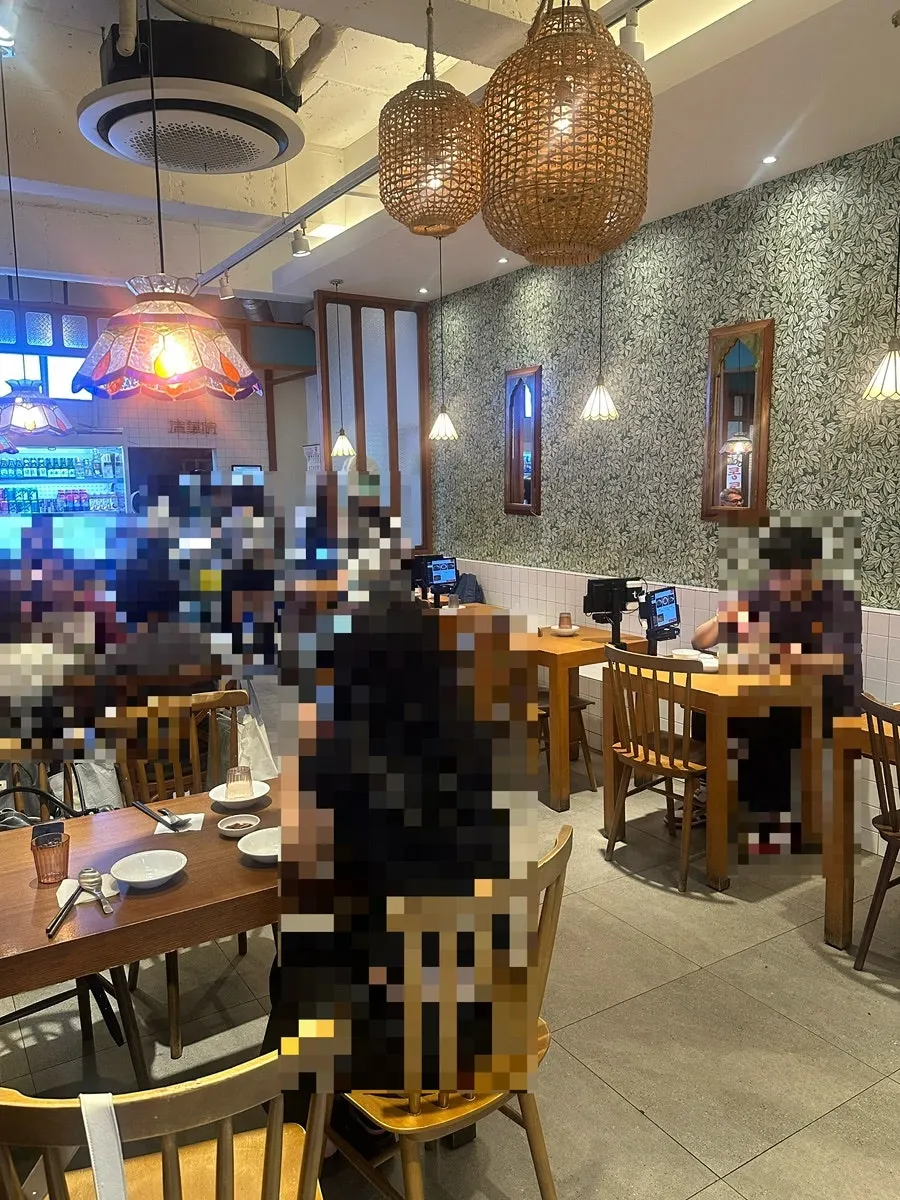 Cheonghwaweon's indoor dining area