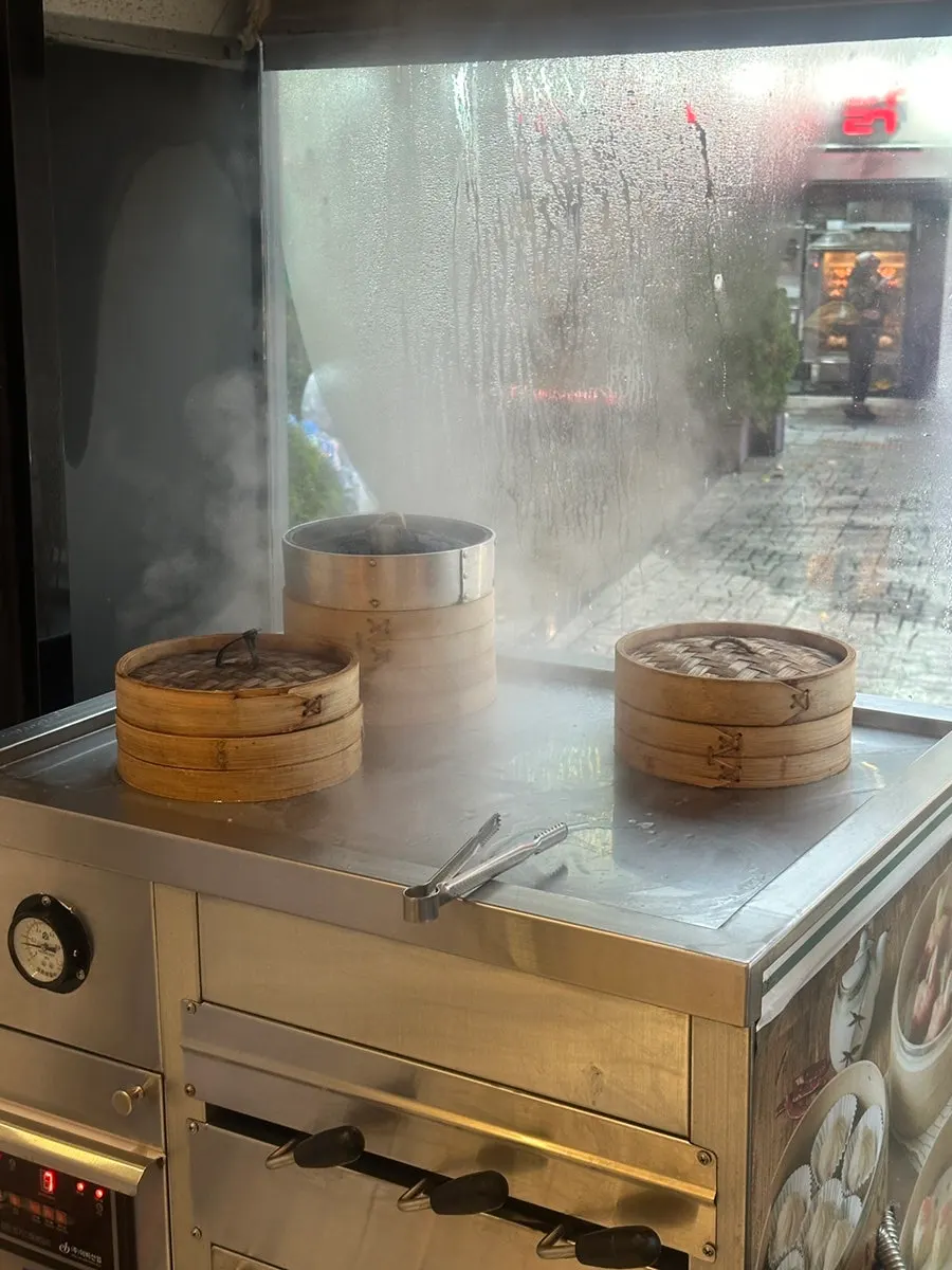 Xiaolongbao served with ginger
