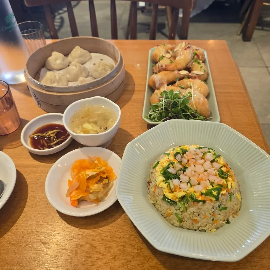창밖이 보이는 청화원 안쪽 좌석