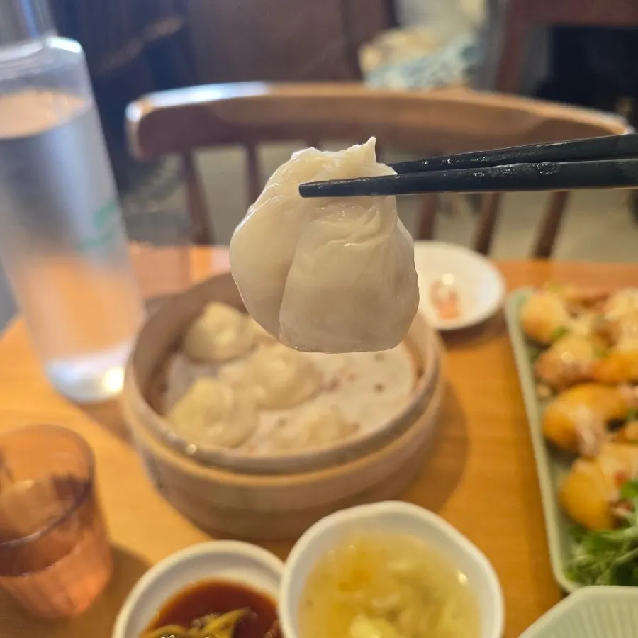 찜기에 담겨 나온 쇼롱포오