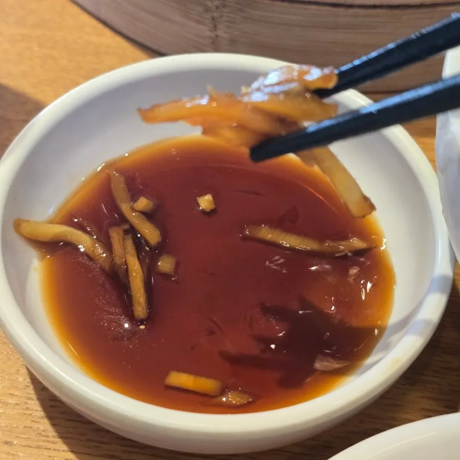 쇼롱포오와 함께 나온 생강 소스