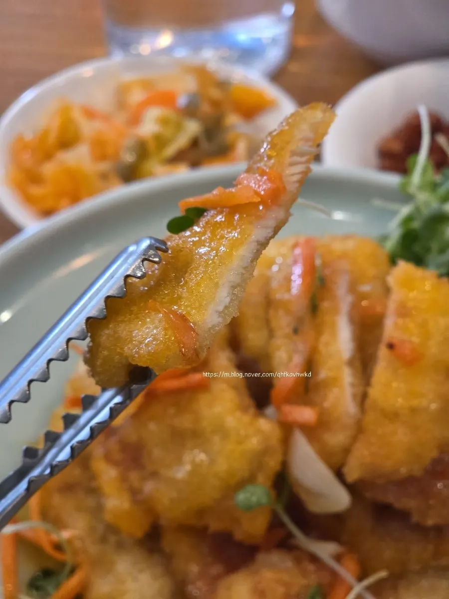 바삭한 꿔바로우 단면