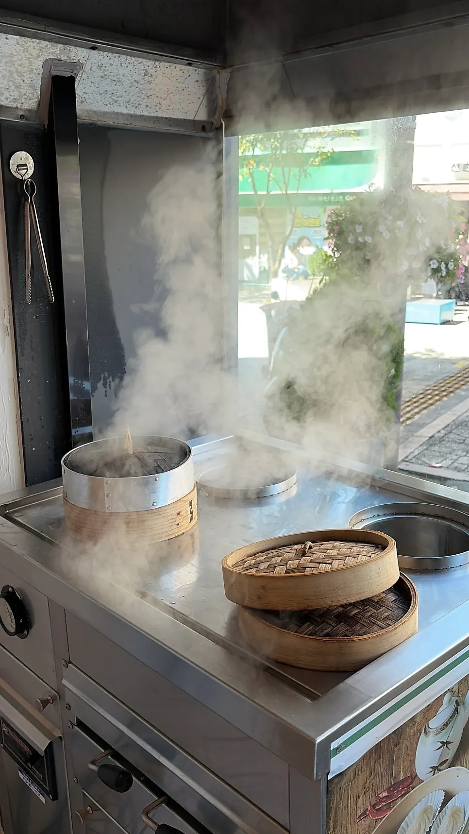 김이 오르는 딤섬 찜기
