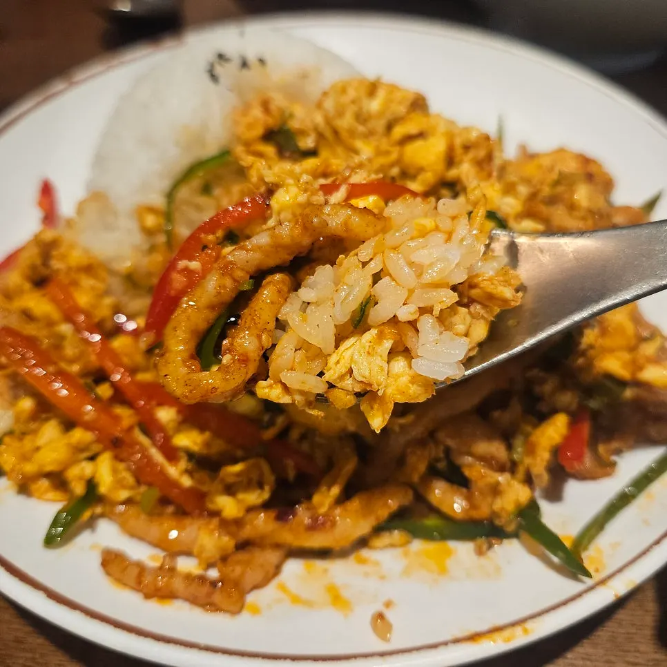 Well-fried grains of egg tiger fried rice