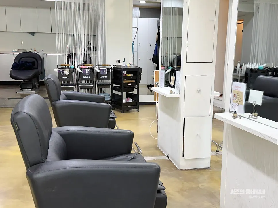 Interior of Demon Hair Sinchon Branch with spaced-out seating