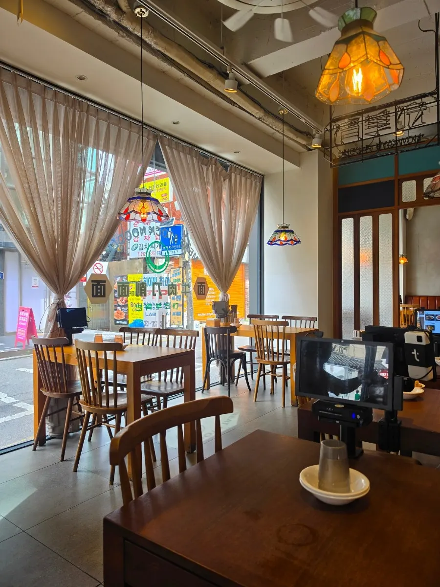 Spacious interior of Cheonghwaweon