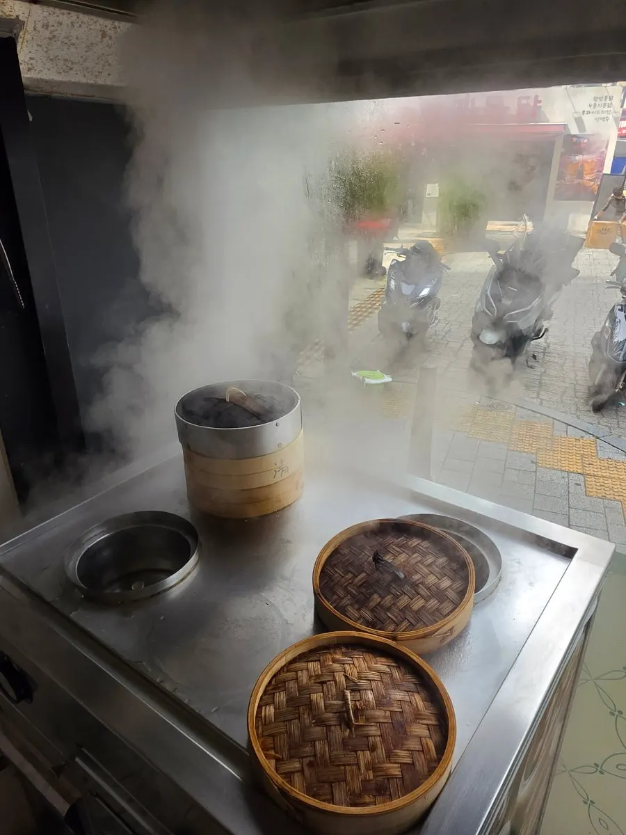 Kitchen area where dim sum is steamed to order at Cheonghwaweon