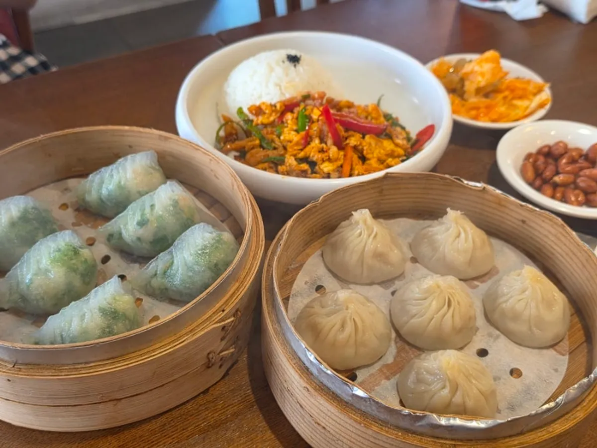 Table setting with three dim sum and the tiger rice bowl at Cheonghwaweon