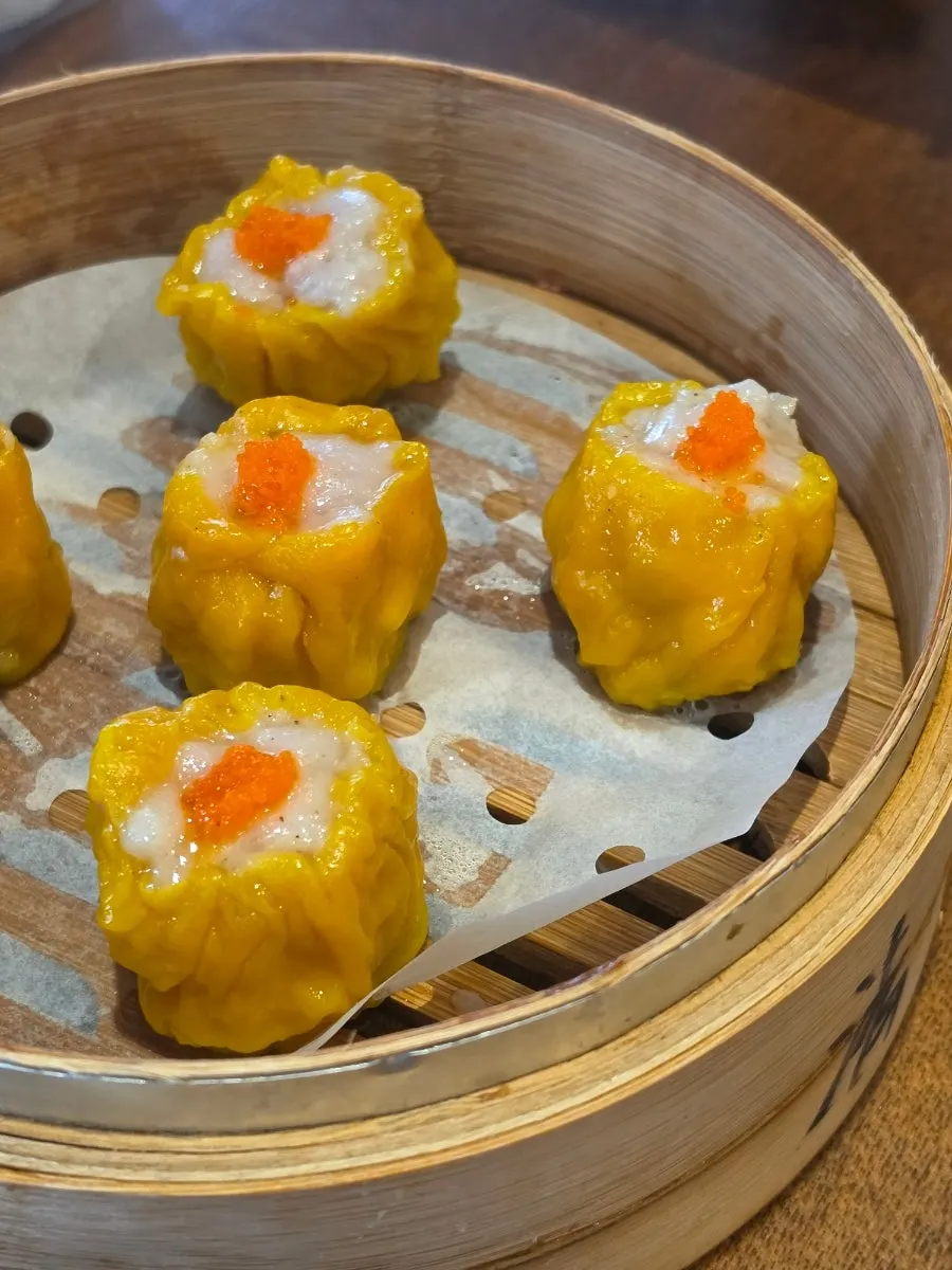 Plump, filling-packed shumai at Cheonghwaweon