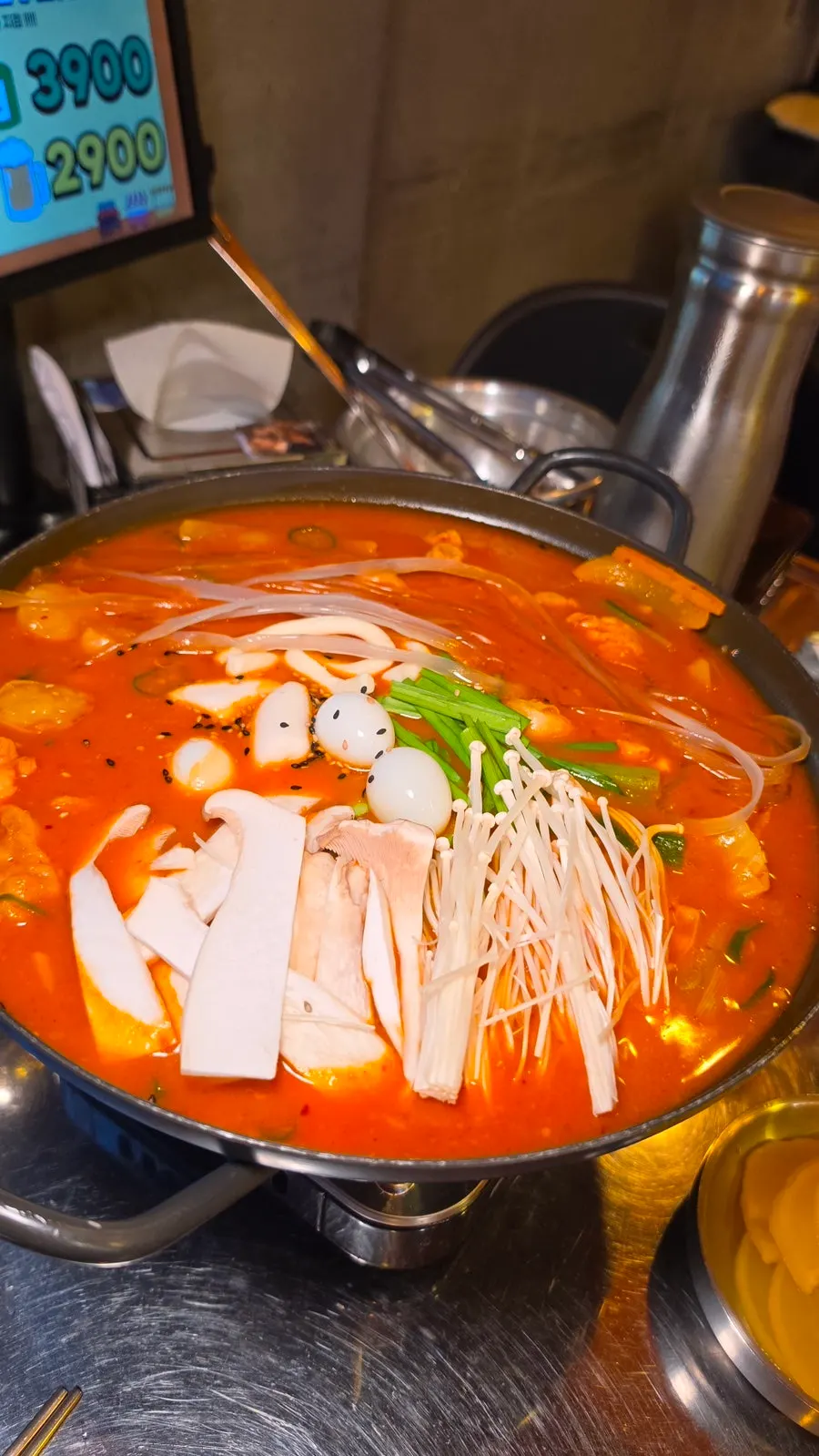 버너 위에 올려진 한우 곱도리탕