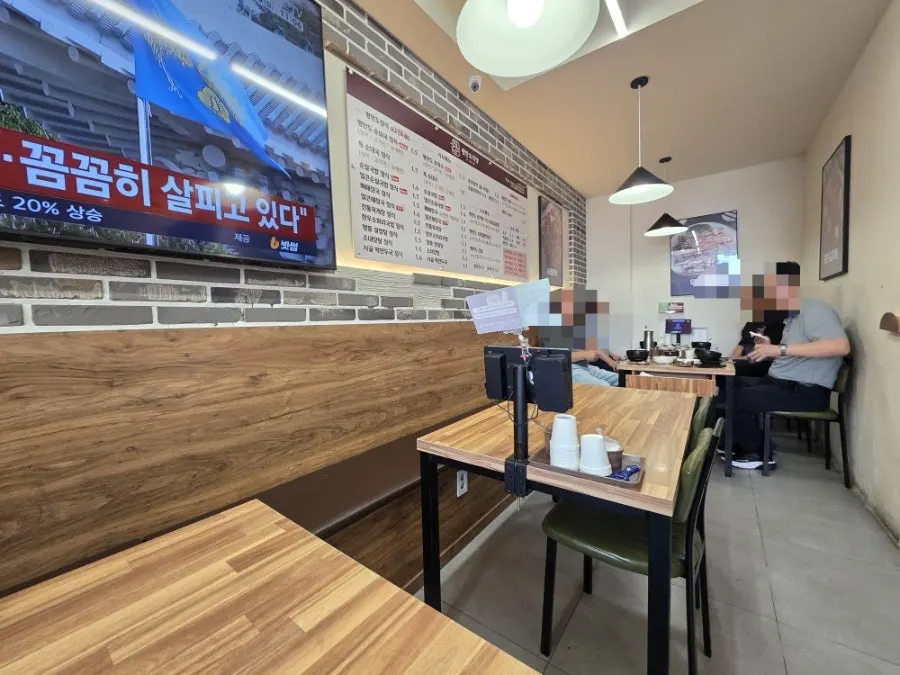 Table seating inside Pyeongando Sikdang Sinchon Branch