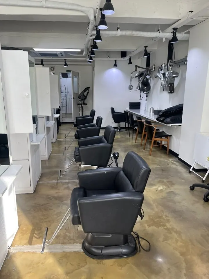 Salon service seating area