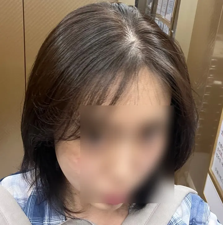 Calm brown tone seen under indoor lighting