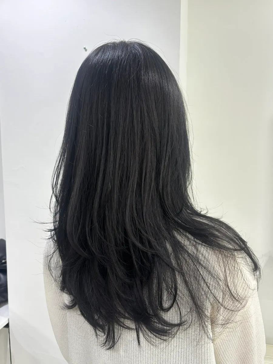 애쉬브라운 염색과 레이어드컷 완성 컷