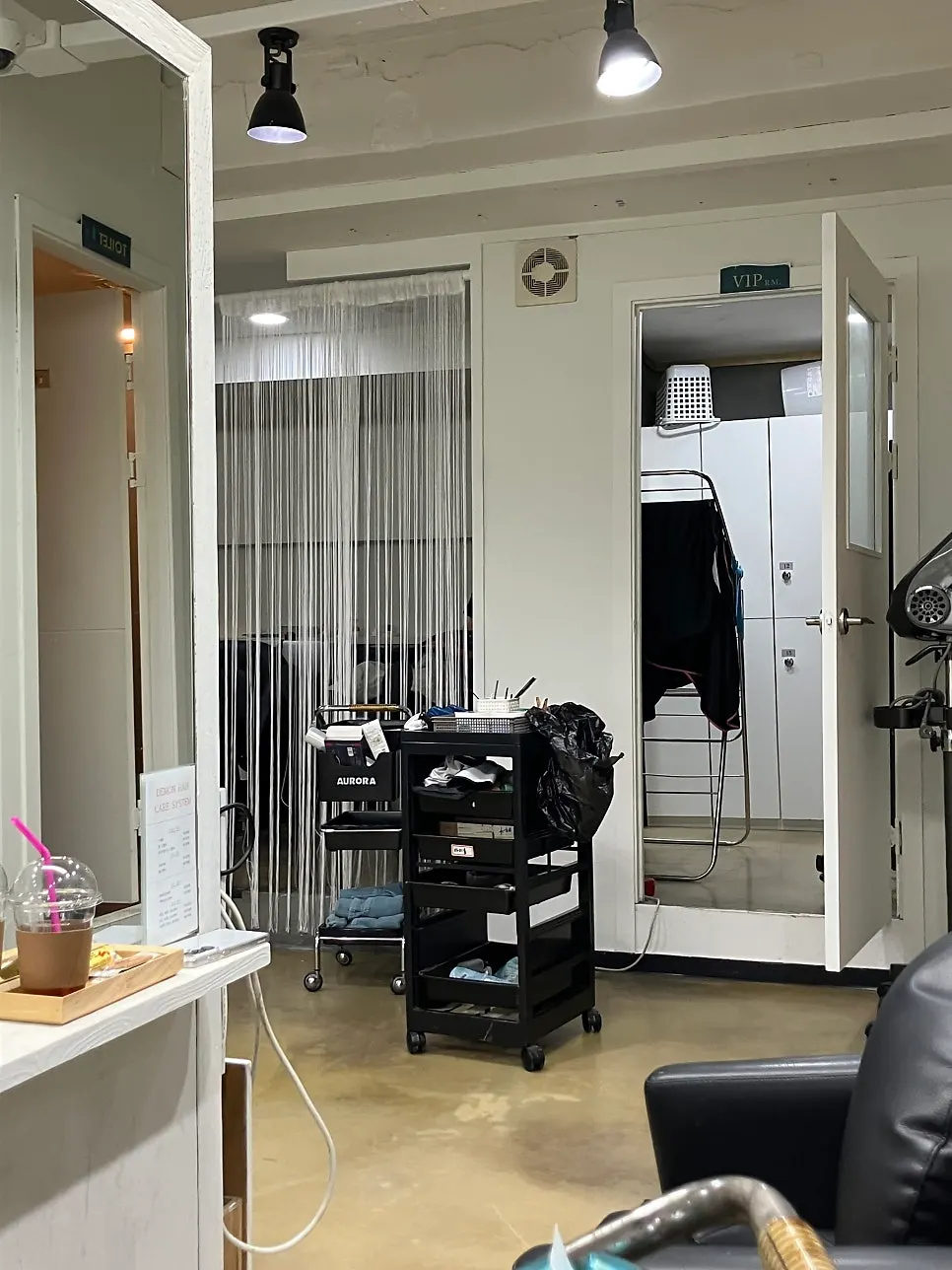 Interior of Demon Hair Sinchon Branch on the 2nd floor