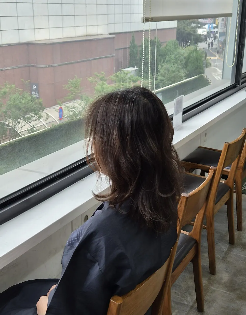 Consulting on a perm with Manager Taeyeon