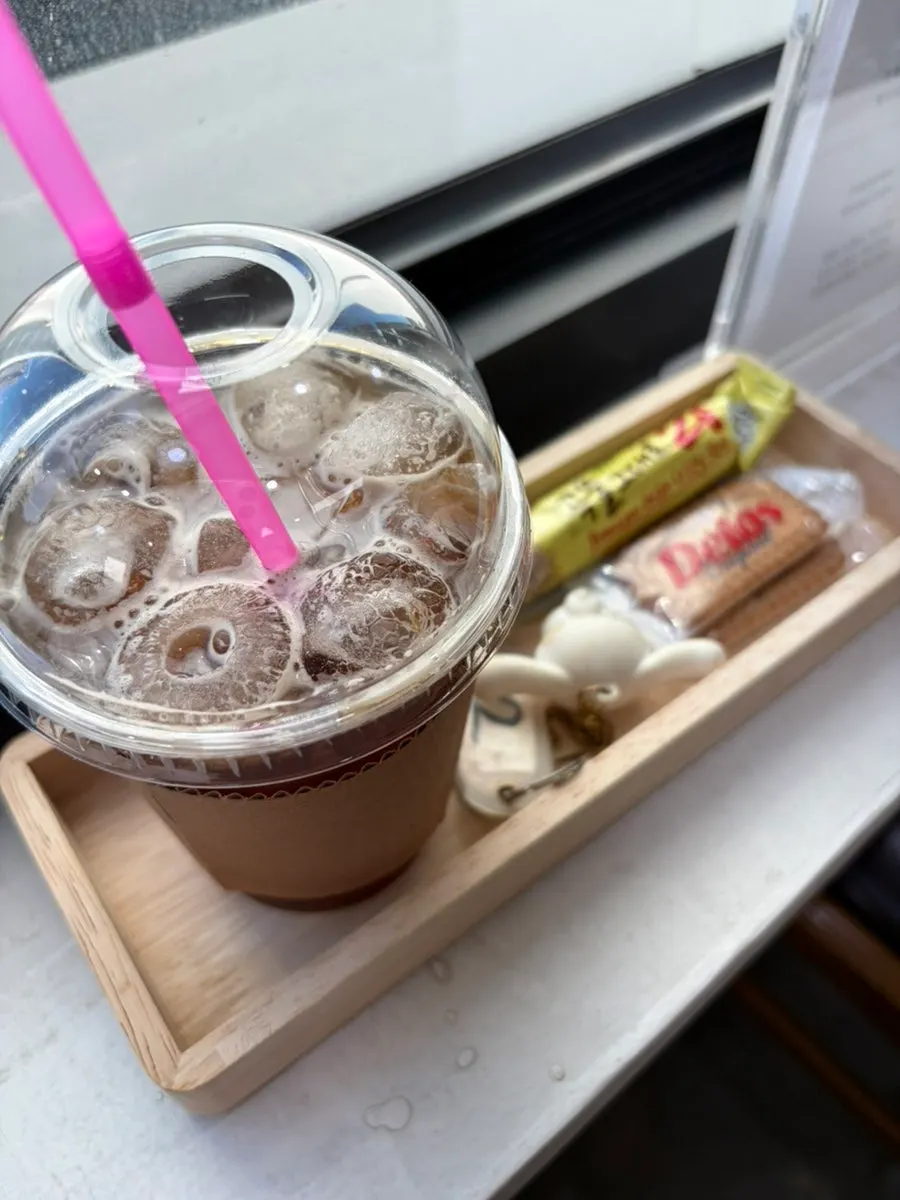 Tray with iced americano and snack set