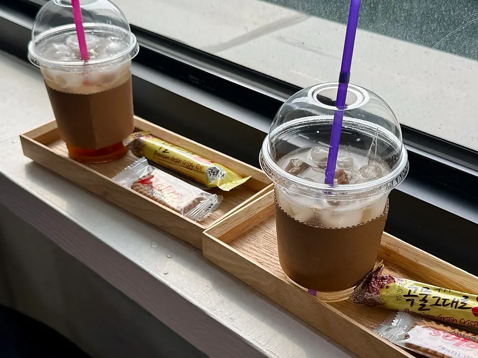 Drinks and coffee biscuits served