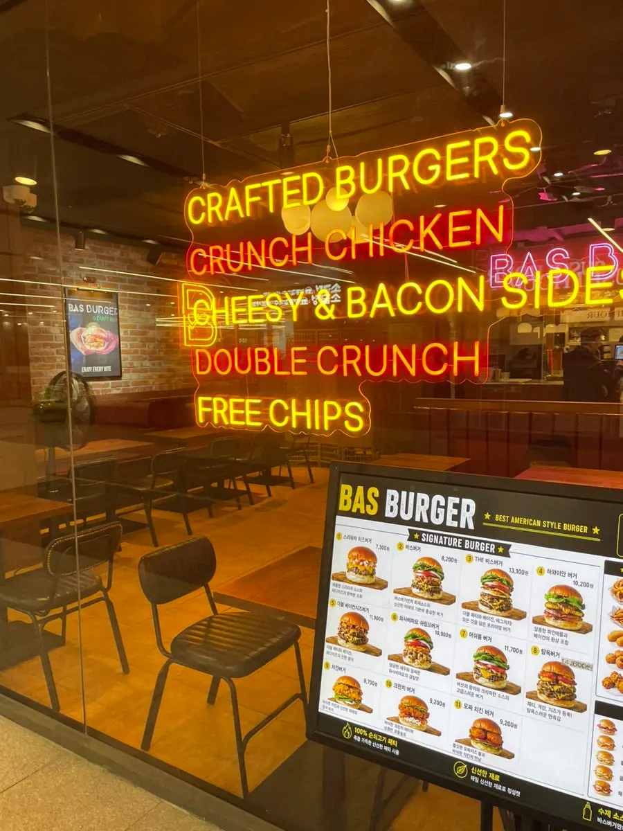 Bas Burger inside the food court