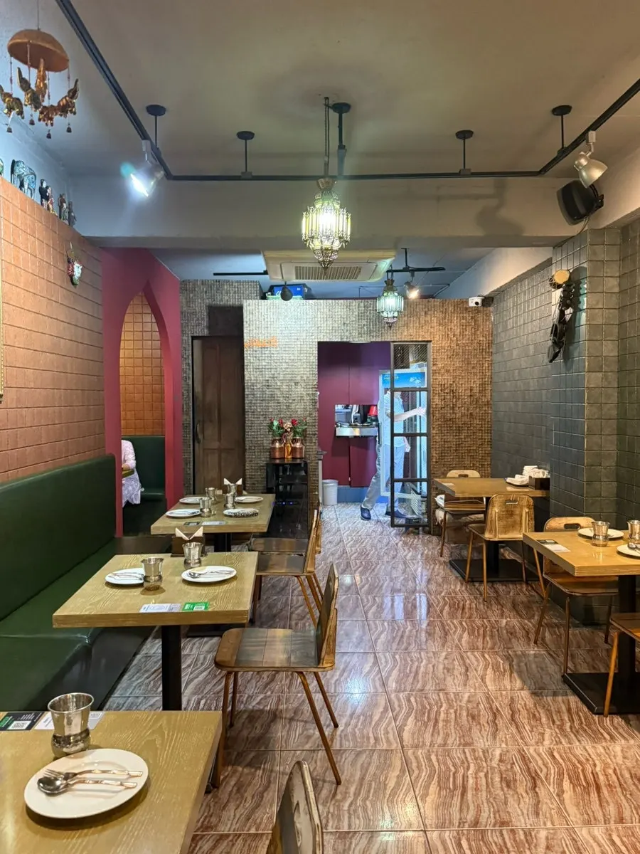 Interior decoration at Meno Kamena Sinchon Branch
