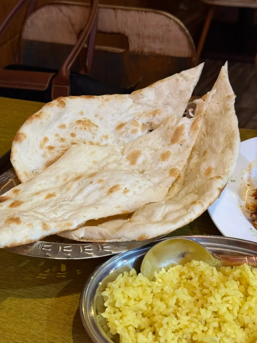 Meno Kamena's atmosphere that feels like a trip to India