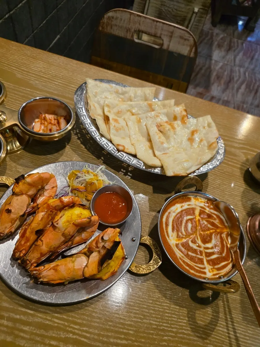 머노까머나 신촌점 탄두리 새우 접시