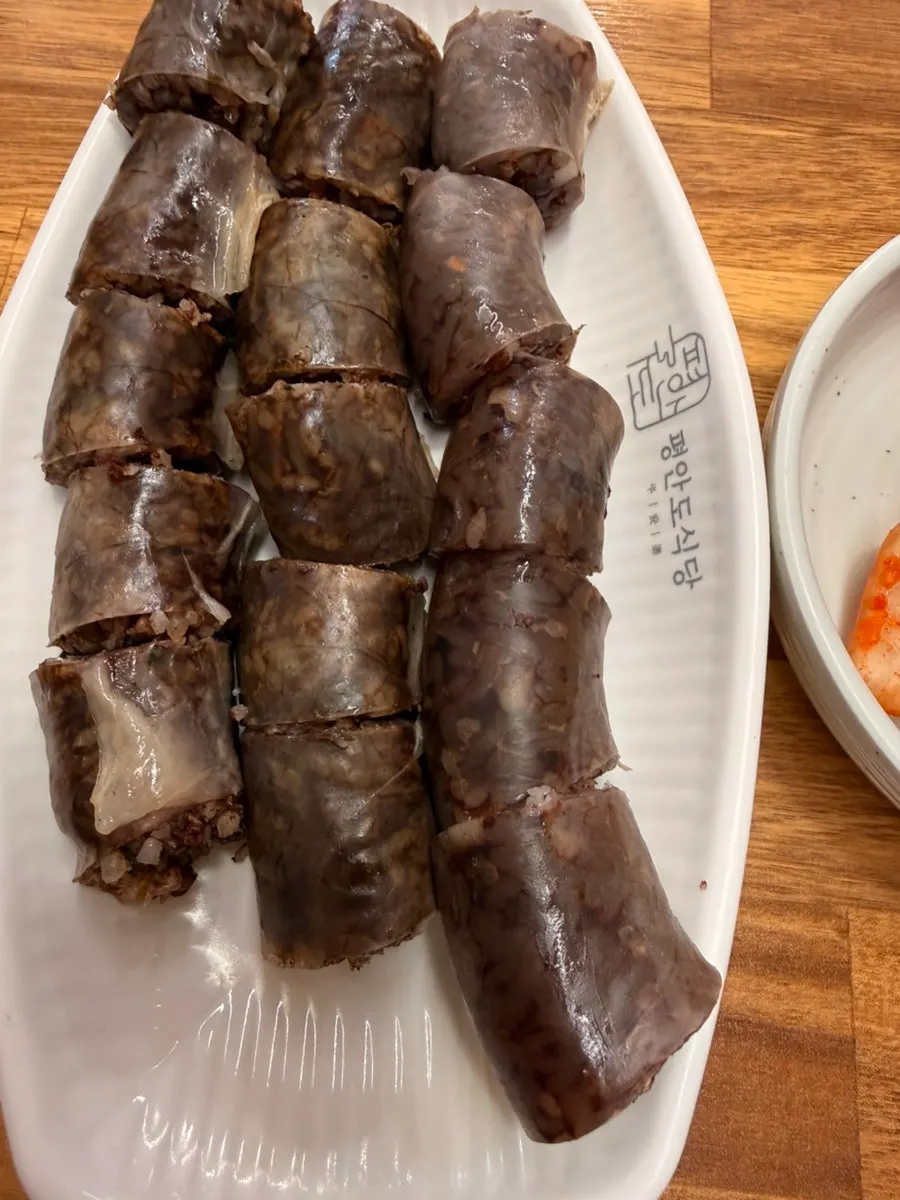 고기와 시래기가 가득한 뼈해장국