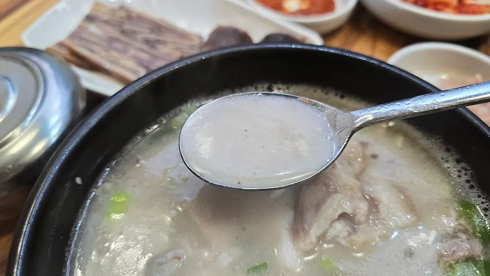 편육과 순대에 곁들인 혼술 상차림